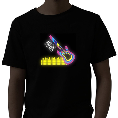 ELのパネルのカップルが付いている音楽によって活動化させるTシャツをつけなさい